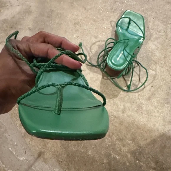 🦄🦄 ANN TAYLOR Emerald Green Strappy Sandals - Picture 5 of 6